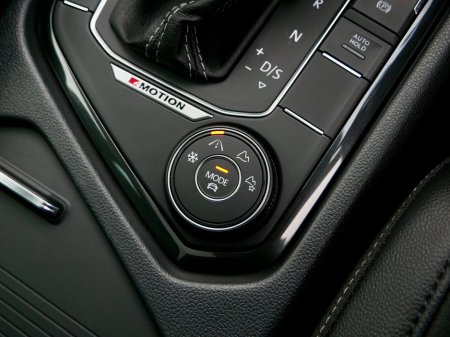 2018 Volkswagen Tiguan 2.0 TDI 150HP 4WD R-Line DSG €29,950 thumbnail