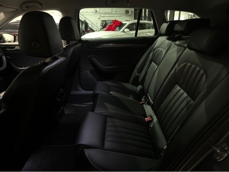 2023 Skoda Superb ESTATE E-HYBRID AUTOMATIC €29,950 thumbnail