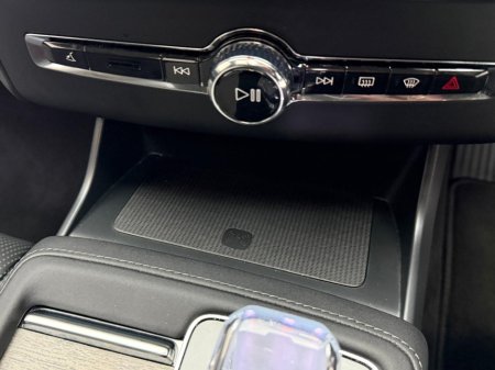 2025 Volvo XC90 ULTRA T8 RECHARGE 2.0 455HP PHEV *7 SEATER* €89,990 thumbnail