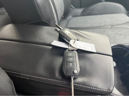 2018 Peugeot 3008 ALLURE 1.5 BLUE HDI 130 6 6.2 4DR €12,950 thumbnail