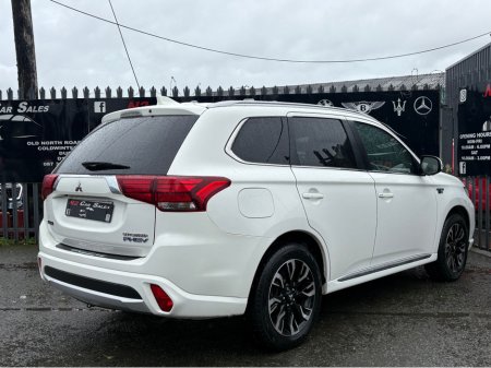 2017 Mitsubishi Outlander 2.0 4H PHEV 200BHP 5 5DR AUTO €17,950 thumbnail