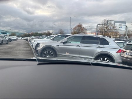 2020 Volkswagen Tiguan R-LINE 4MOTION AUTOMATIC 2.0 DIESEL //LOW MILES//HIGH SPEC//360 PARKING CAMERAS//HEATED FRRONT AND REAR SEATS//HEAD UP DISPLAY// €34,950 thumbnail