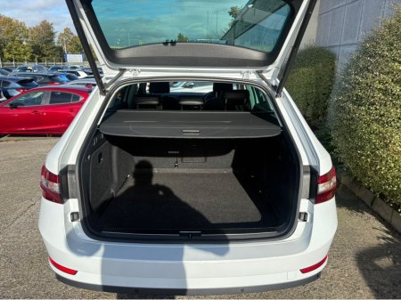 2023 Skoda Superb COMBI ESTATE STYLE AUTOMATIC 2.0 TDI DIESEL 150HP //HIGH SPEC//FULL LEATHER//ADAPTIVE CRUISE CONTROL//SAT NAV//KEYLESS ENTRY// €33,950 thumbnail