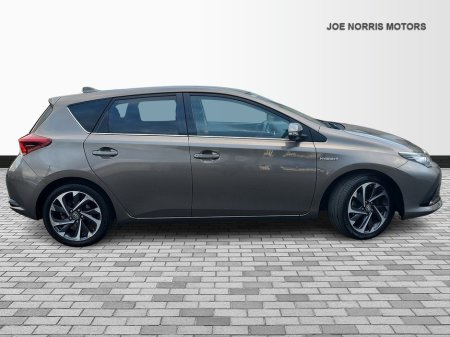 2017 Toyota Auris Hybrid Sol Automatic €16,850