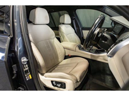 2022 BMW X5 xDrive45e M Sport €61,950 thumbnail