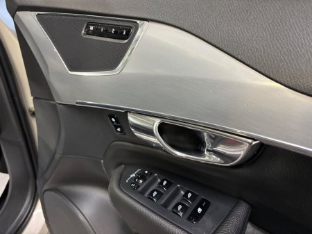 2016 Volvo XC90 2.0 T8 400PS HYBRID MOMENTUM GEARTRONIC €24,950 thumbnail