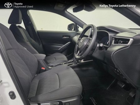 2025 Toyota Corolla Cross COROLLA CROSS 1.8 LUNA #174 €37,490 thumbnail