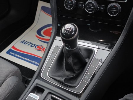 2018 Volkswagen Golf 1.0 TSI 115HP R-Line €18,999 thumbnail