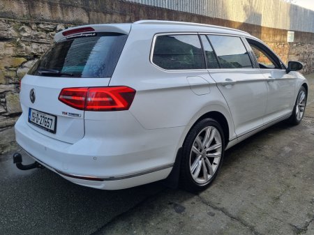2015 Volkswagen Passat 1.6 TDI DSG 120HP Highline €7,899 thumbnail