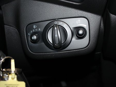 2017 Ford C-Max Zetec 1.5 TDCI 95PS M6 4DR €12,999 thumbnail