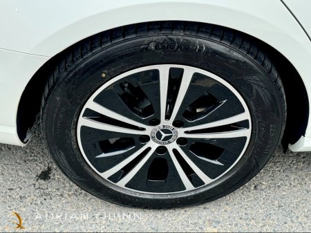 2022 Mercedes-Benz E Class E 220d SPORT ESTATE 5DR AUTO €47,950 thumbnail