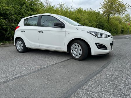 2014 Hyundai i20 1.2 Petrol in excellent condition, fresh NCT & warranty €7,995