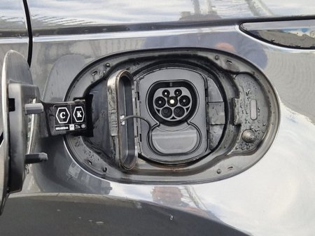 2025 Land Rover Range Rover Evoque SE Dynamics P270e 4WD €59,895 thumbnail