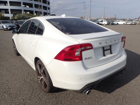2016 Volvo S60 2.0 D4 R DESIGN PLUS DIESEL AUTOMATIC // TINY KMS // MASSIVE SPEC //  FULL HEATED LEATHER // REVERSING CAMERA // CRUISE CONTROL // LANE ASSIST // COLLISION WARNING SYSTEM // UPGRADED SPORT ALLOYS €17,950 thumbnail