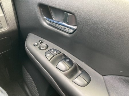 2017 Nissan Serena 2.0i HYBRID 8 SEATER PETROL AUTOMATIC €18,900 thumbnail