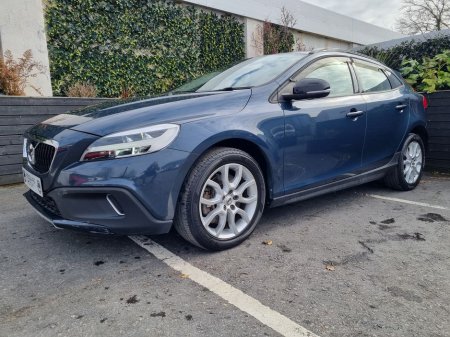2017 Volvo V40 2.0D4 CROSS COUNTRY / HIGH SPEC / LOW MILEAGE / TAX €270 ( 172 DECEMBER REG ) €17,950