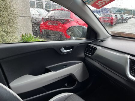 2019 Kia Stonic K3 AUTOMATIC 1.0 PETROL //SAT NAV//REVERSE CAMERA//CARPLAY//KIA SERVICE HISTORY// €17,950 thumbnail