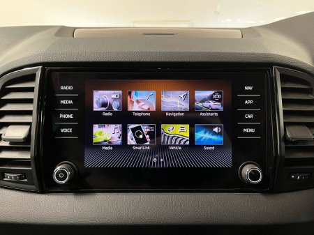 2023 Skoda Karoq Sportline DSG 2.0TDI 115BHP - Reversing Camera - Climate Control - Heated Seats - Cruise Control - Apple CarPlay/Android Auto thumbnail