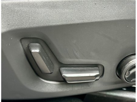 2025 Volvo XC60 ++SOLD++ + T6 PHEV A RECHARGE PLUS EDITION AWD BLACK thumbnail