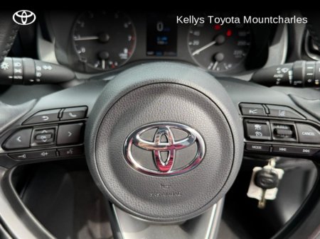 2023 Toyota Yaris YARIS 1.0 LUNA €24,000