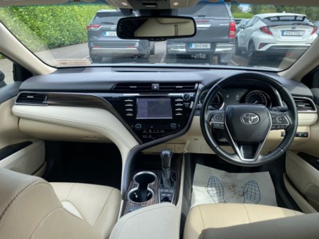 2021 Toyota Camry Platinum €32,995 thumbnail