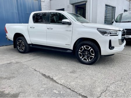 2022 Toyota Hilux INVINCIBLE 2.4D-4D 4WD MANUAL CREW-CAB €39,950
