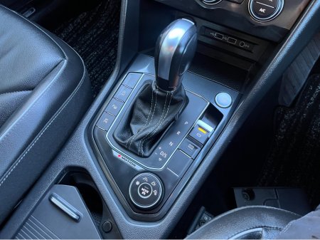 2020 Volkswagen Tiguan R-LINE 4MOTION AUTOMATIC 2.0 DIESEL //LOW MILES//MASSIVE SPEC//FULL LEATHER//DYNAUDIO SOUND SYSTEM//360 PARKING CAMERAS//HEAD UP DISPLAY// €34,950 thumbnail