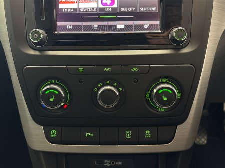 2016 Skoda Yeti OUTDOOR 2.0 TDI**TOUCHSCREEN BLUETOOTH MEDIA**MULTIFUNCTIONAL STEERING WHEEL**HEATED LEATHER SEATS**CRUISE CONTROL**PARKING SENSORS**AIR CONDTIONING**ELECTRIC WINDOWS **ISOFIX**FINANCE AVAILABLE** €11,995 thumbnail