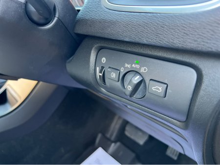 2016 Volvo V40 == AUTO//FULL LEATHER//LOW KMS//LIKE NEW== €14,950 thumbnail