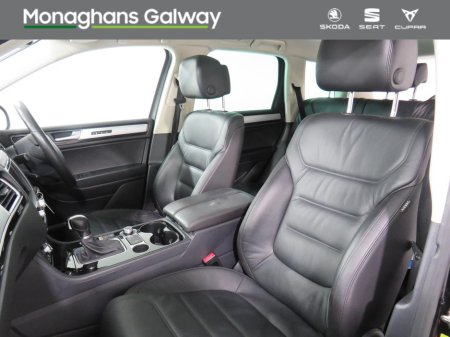 2018 Volkswagen Touareg 5 SEAT COMM 3.0 TDI 262BHP V6 AUTO €28,950 thumbnail