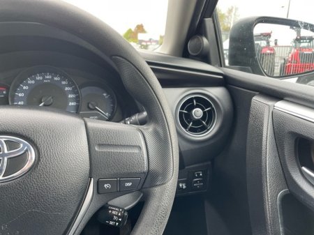 2017 Toyota Corolla *WAS €17,444 NOW €16,888* COROLLA 1.4 D4D TERRA €16,888 thumbnail