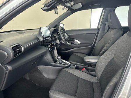 2024 Toyota Yaris Cross LunaSport Hybrid €30,950 thumbnail