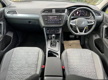 2022 Volkswagen Tiguan LIFE 1.4 TSI PLUG-IN HYBRID // FULL SERVICE HISTORY // APPLE CARPLAY/ANDROID AUTO // ADAPTIVE CRUISE CONTROL €28,950 thumbnail