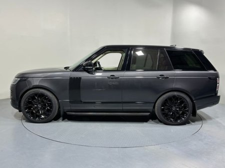 2020 Land Rover Range Rover Vogue P400e 202 €57,800 thumbnail