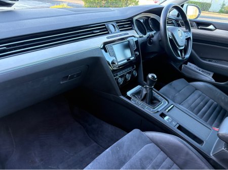 2015 Volkswagen Passat HIGHLINE 2.0 TDI MANUAL 6SPEED FWD 150HP 4DR €13,950 thumbnail