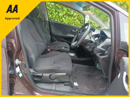 2014 Honda Jazz HI SPEC 1.3  4 CYLINDER i-VTEC PETROL FACTORY IMMOBILISER PROXIMITY KEYS REVERSE CAMERA LARGE TOUCH SCREEN RADIO MULTI-FUNCTION STEERING WHEEL JUST FULLY SERVICED NEW NCT & 6 MONTHS ROAD TAX €10,395