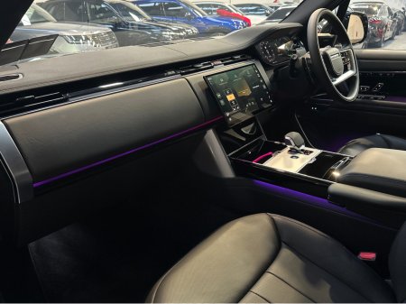 2025 Land Rover Range Rover P460 E-HYBRID HIGH SPEC NEW €149,950 thumbnail