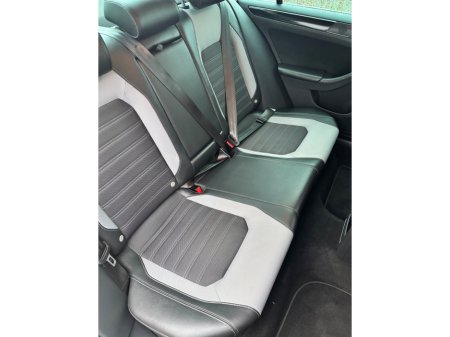 2017 Volkswagen Jetta 2.0 TDI 110HP Highline €16,995 thumbnail