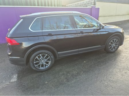 2017 Volkswagen Tiguan COMFORTLINE 2.0 TDI 115BHP 115HP MANUAL 6SPEED FWD 4 €17,900 thumbnail
