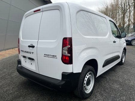2025 Peugeot Partner 