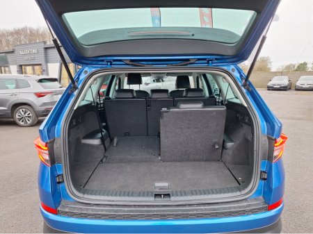 2023 Skoda Kodiaq 7S STYLE 2.0 TDI *High Spec/Black Leather/Heated Seats/Keyless Entry/Camera/Ambient Lighting* €43,950 thumbnail
