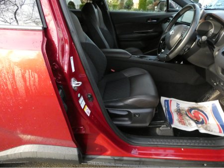 2017 Toyota C-HR 1.8 AUTO HYBRID €18,750 thumbnail