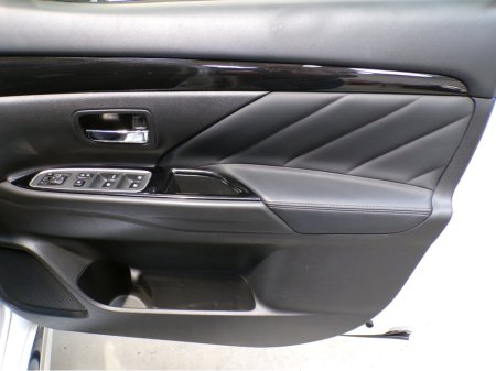 2019 Mitsubishi Outlander *2.4 AUTO HYBRID PLUG-IN*4X4*MITSUBISHI OUTLANDER*WINTER PACK*ELECTRIC HEATED LEATHER AND ALCANTARA SEATES*HEATED S-WHEEL*360 COLOUR CAMERA*PARKING SENSORS*FULL SAFETY PACK*ACTIVE BRAKING €23,900 thumbnail