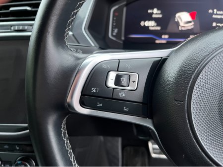2020 Volkswagen Tiguan R-LINE 4MOTION AUTOMATIC 2.0 DIESEL //LOW MILES//HIGH SPEC//360 PARKING CAMERAS//HALF LEATHER HEATED FRONT AND REAR SEATS//KEYLESS ENTRY// €34,950 thumbnail