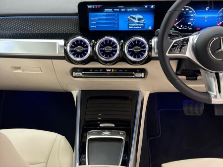 2025 Mercedes-Benz GLB GLB 180 Progressive Plus | 7 seater, Heated Seats, Reversing Camera €60,950 thumbnail