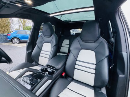 2024 Porsche Cayenne 3.0 V6 E-HYBRID AUTO==HUGE SPEC==COST €153K NEW== €116,950 thumbnail