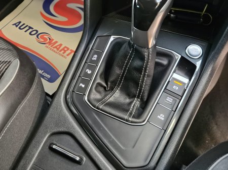 2021 Volkswagen Tiguan 2.0 TDI 150HP R-Line DSG €33,950 thumbnail