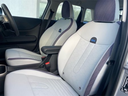 2025 MINI Hatch COOPER Cooper Classic Auto €39,950 thumbnail