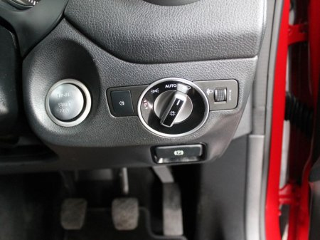 2018 Mercedes-Benz CLA Class 180 d D 4DR €19,999 thumbnail