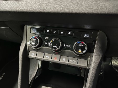 2025 Skoda Karoq Selection 2.0TDI 115BHP - Reversing Camera - Climate Control - Cruise Control - Auto Lights/Wipers - Apple CarPlay/Android Auto €36,950 thumbnail